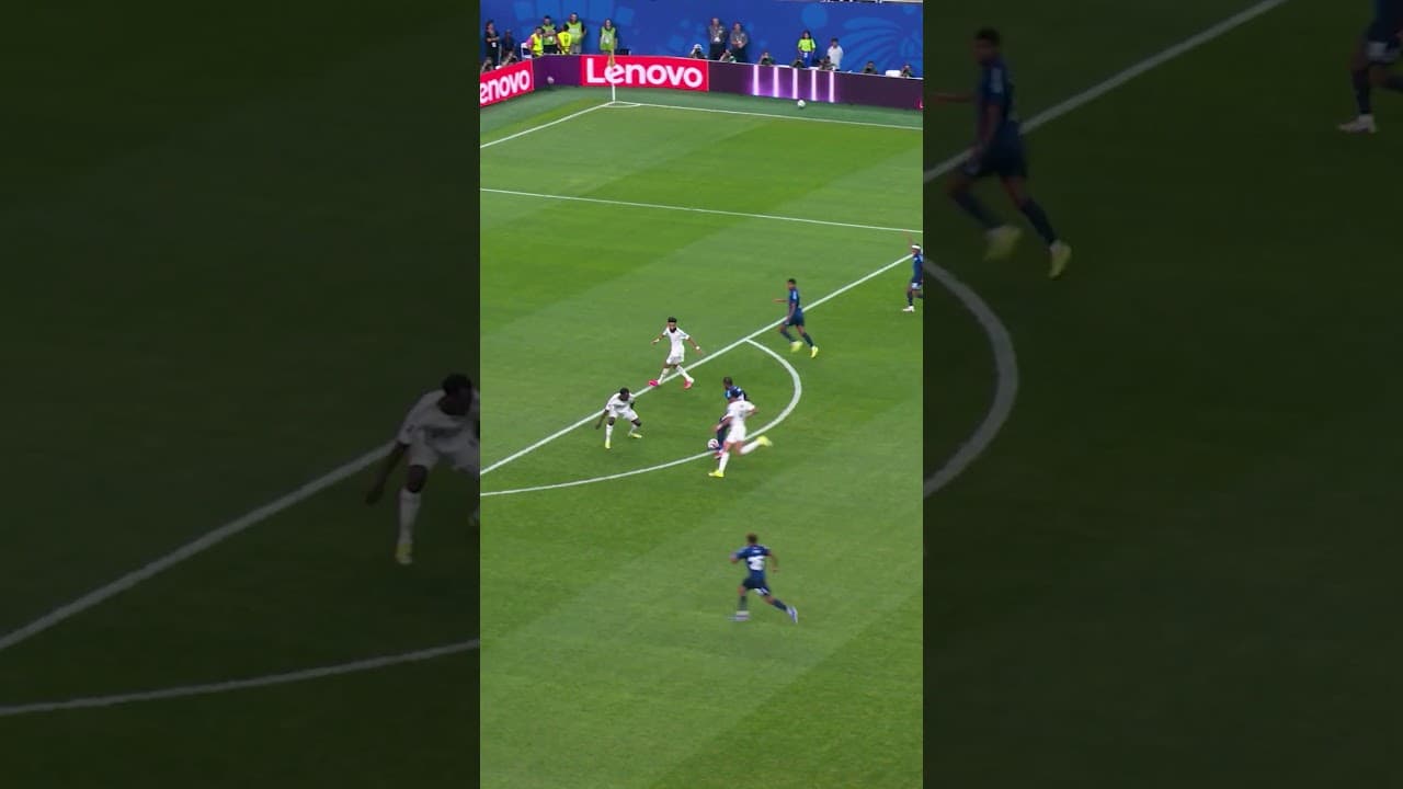 A huge stop from Al-Owais for Saudi Arabia! 🇸🇦🧤#FIFAWorldCupOnYT