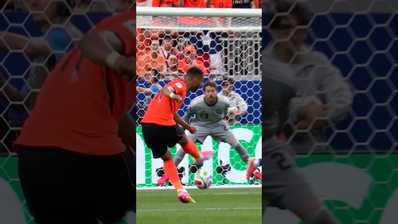 Gakpo cuts in and buries it at the near post for Netherlands! ⚽🇳🇱#FIFAWorldCupOnYT #shorts