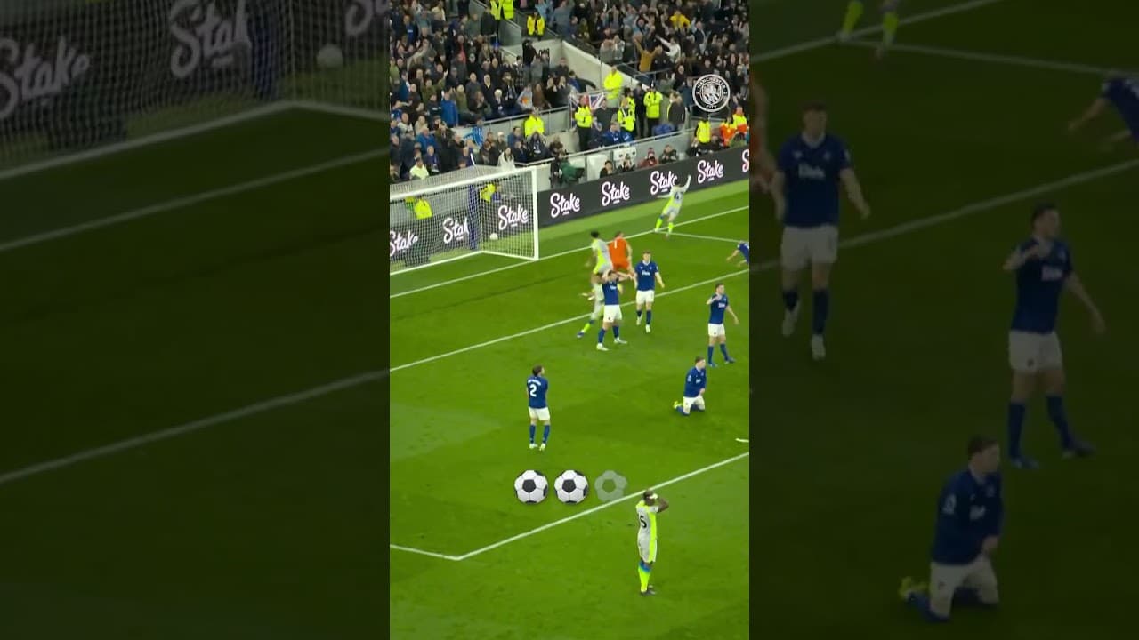 The art of the Finesse shot #football 🩵🔥 #goals #mancity #premierleague #shorts #shortsfeed #doku
